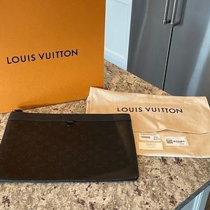 Louis Vuitton Discovery Pochette M62903